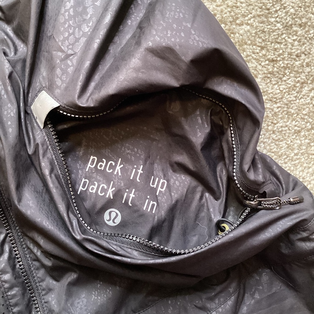 Lululemon Miss Misty Jacket II Desert Snake Embossed Black Rain Coat Hooded XS - Picture 12 of 16